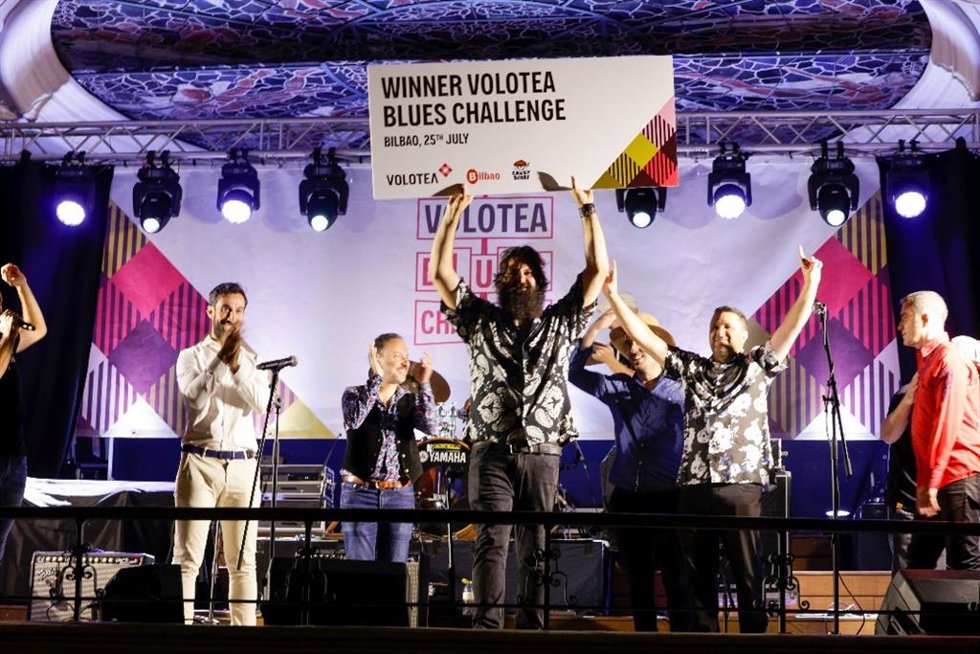 El líder de la Tfol Martínez Blues Band recoge el premio Volotea Blues Challenge en Bilbao