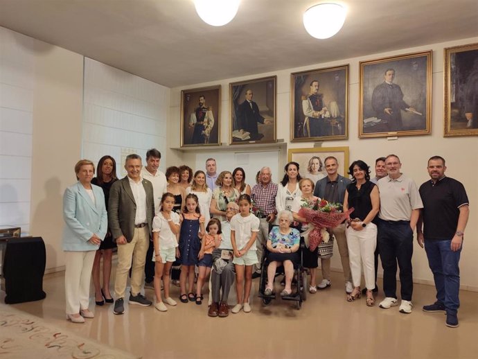 El Ayuntamiento celebra el Día de los Abuelos con un homenaje a Marcelina López Poza y a Gregorio Pacheco Pacheco, por segundo año los 'abuelos de Logroño'