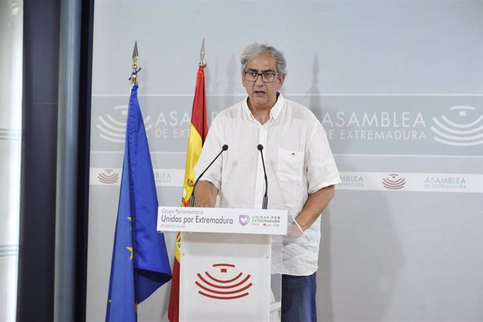 El diputado de Unidas por Extremadura Joaquín Macías comaprece en rueda de prensa
