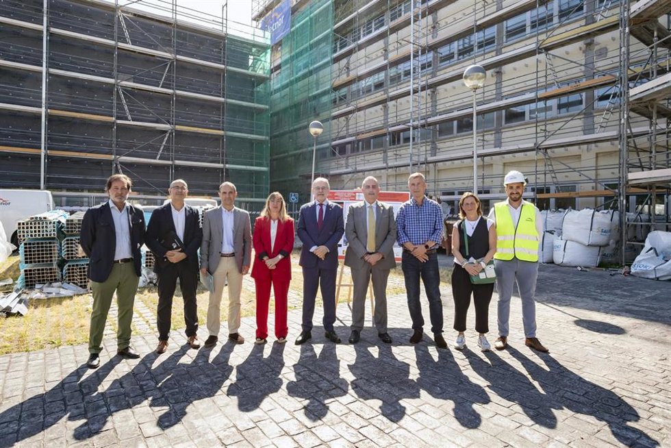 Visita institucional a las obras de mejora de la eficiencia energética del edificio de la Facultad de Ciencias de la UC
