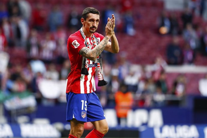 Archivo - Stefan Savic of Atletico de Madrid greeting the fans after the Spanish League, LaLiga EA Sports, football match played between Atletico de Madrid and CA Osasuna at Estadio Metropolitano on May 19, 2024 in Madrid, Spain.