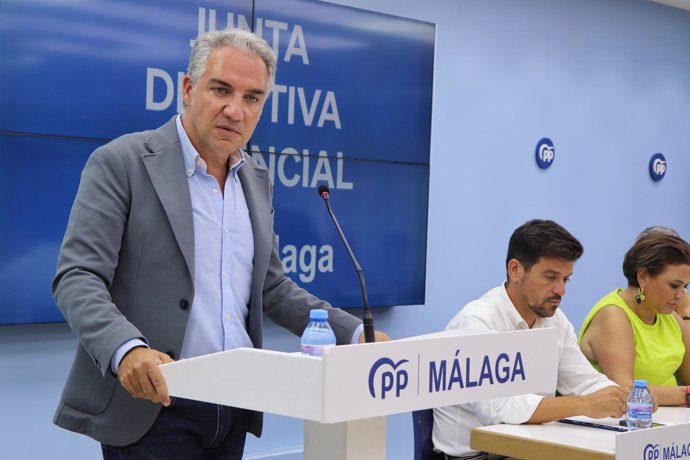 El vicesecretario de Coordinación Autonómica y Local y Análisis Electoral del PP, Elías Bendodo, en la Junta directiva del PP de Málaga.