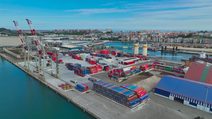 Archivo - Puerto de Santander. Terminal de contenedores