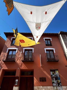 Calles engalanadas con motivo de la Feria Medieval de Daroca.