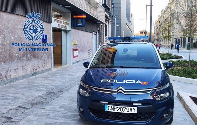 Archivo - Vehículo de la Policía Nacional en la Jefatura Superior de Pamplona.