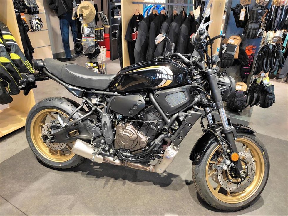 Archivo - Motocicleta Yamaha expuesta en un concesionario