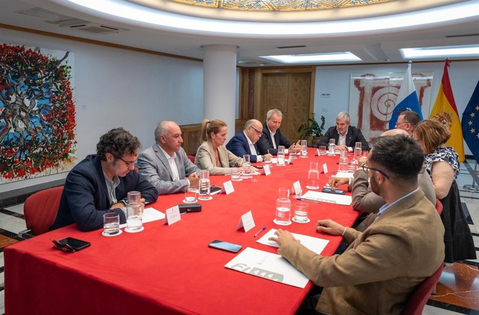 Reunión del Pacto Canario por la Migración entre el presidente del Gobierno de Canarias, Fernando Clavijo, y los portavoces de los grupos parlamentarios en la cámara regional