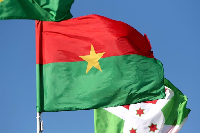 Archivo - June 9, 2024, Saint Petersburg, Russia: The flag of the Burkina Faso seen in the gallery of flags of the participating countries in the framework of St. Petersburg International Economic Forum 2024