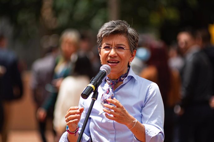 Archivo - La exalcaldesa de Bogotá Claudia López  durante una intervención ante la prensa