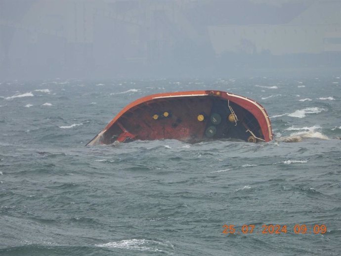 Carguero Terra Nova, hundido en la bahía de Manila