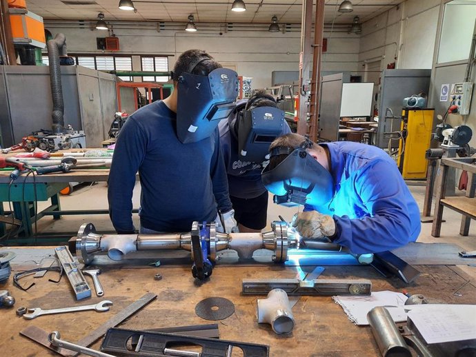 Archivo - Imagen de uno de los cursos formativos para desempleados ofrecidos por el SEF