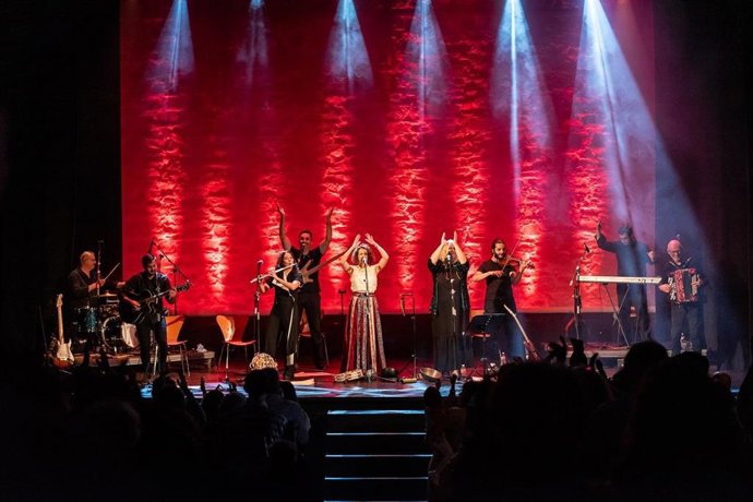 El grupo Cerandeo en Santiago de Alcántara dentro del programa 'Folk Cáceres' de la Diputación Provincial