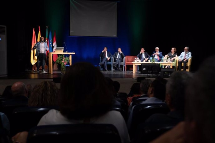 El presidente de la Diputación de Cáceres, Miguel Ángel Morales, interviene en la inauguración de la XXIV Feria Raiana/Rayana