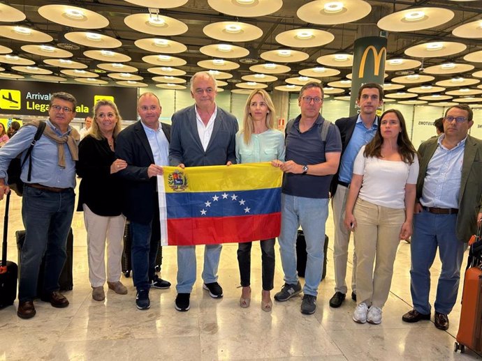 Delegacion de miembros del Partido Popular que han sido expulsados de Venezuela, a 27 de julio de 2024 en el Aeropuerto Adolfo Suárez Madrid-Barajas.