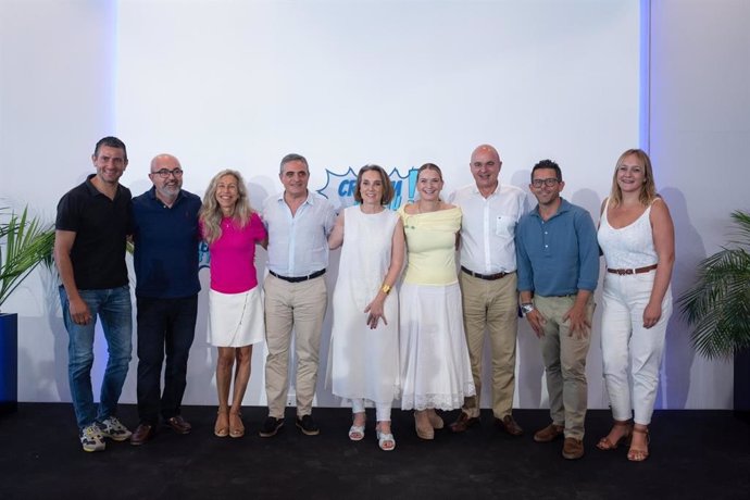 La secretaria general del PP, Cuca Gamarra; la presidenta del PP de Baleares y presidenta del Govern, Marga Prohens; el diputado del PP por Baleares en el Congreso, José Vicente Marí Bosó, y otros cargos 'populares' en un acto en Ibiza