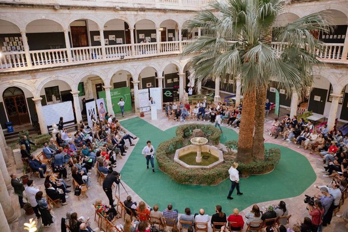 Archivo - Desfile 'Mucho por vivir' en Almería.