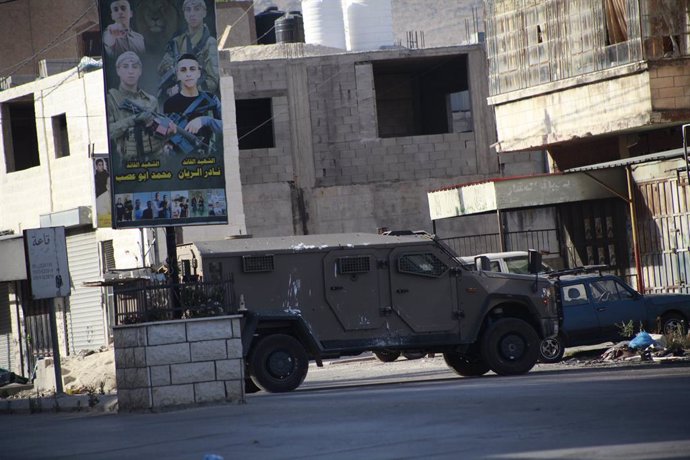 Archivo - June 3, 2024, Nablus, West Bank, Palestinian Territory: Israeli army forces surround a wedding hall during an Israeli military raid in the Balata refugee camp, near the West Bank city of Nablus, June 03, 2024