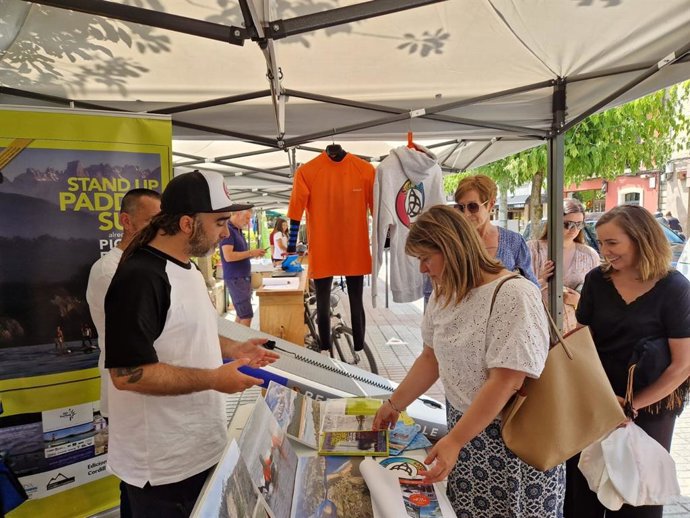 La vicepresidenta del Principado, Gimena Llamedo, en la Fería de Turismo Activo.