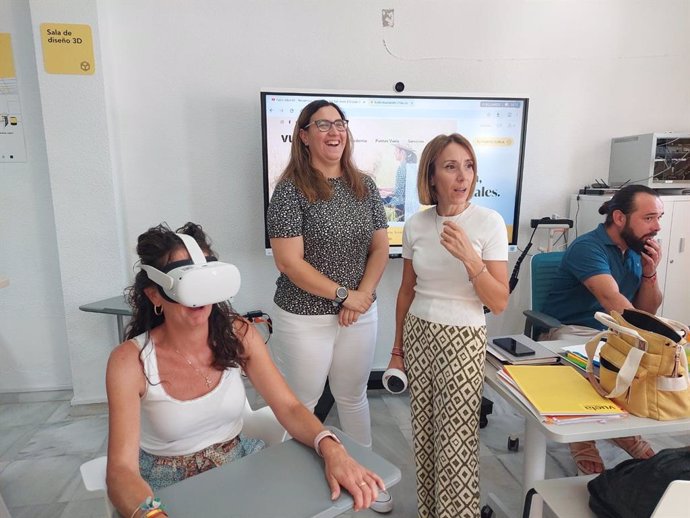 La delegada del Gobierno de la Junta de Andalucía en Almería, Aránzazu Martín, en su visita institucional al Ayuntamiento de Líjar, con su alcaldesa, María Jesús Díaz.