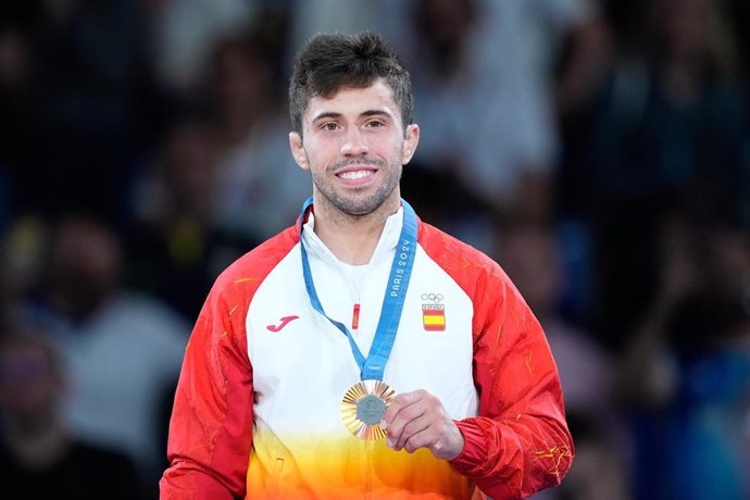 Bronze medallist Francisco Garrigos (ESP) celebrates on the podium for the judo men's -60kg, at the Champ-de-Mars Arena during the Paris 2024 Olympics Games on July 27, 2024 in Paris, France.