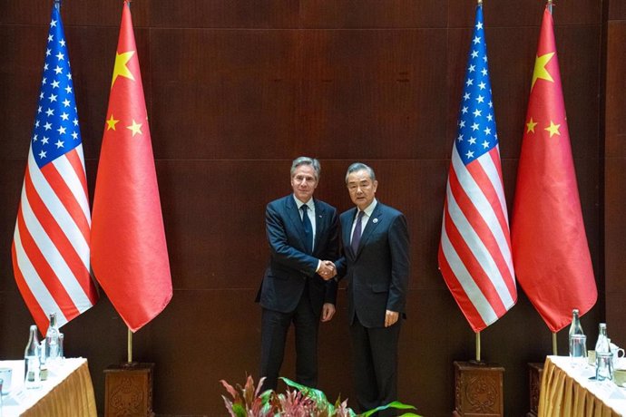 Antony Blinken y Wang Yi durante la reunión de la ASEAN en Laos