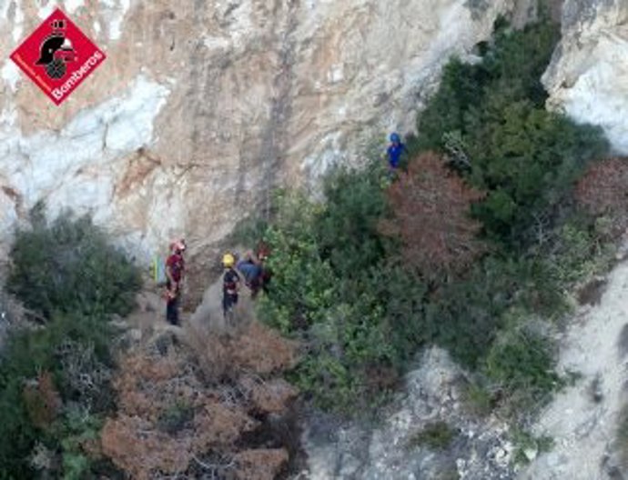 Rescatan a un escalador herido al sufrir una caída e impactar contra una pared en Xàbia