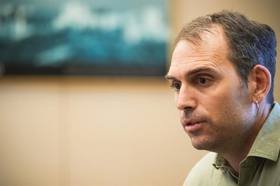 El coordinador de IU Andalucía y diputado de Sumar en el Congreso, Toni Valero, durante la entrevista concedida a Europa Press. Imagen de archivo. 