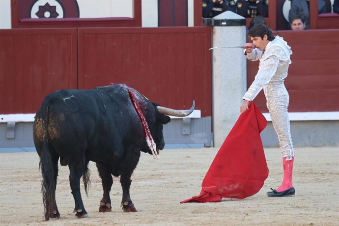 Archivo - El torero Sebastián Castella durante la corrida en Las Ventas, a 25 de mayo de 2024, en Madrid (España).
