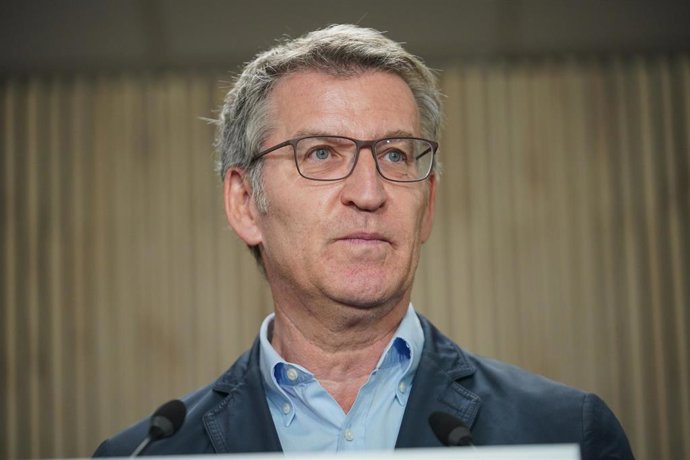 Archivo - El presidente del PP, Alberto Núñez Feijóo, ofrece una rueda de prensa tras su visita a la empresa Aernnova Aeroestructuras, a 31 de mayo de 2024, en Berantevilla, Álava, País Vasco España). Feijóo ha visitado esta empresa de aeroestructuras c