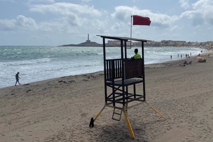Prohibido el baño  en las playas mediterráneas de La Manga y la de Levante de Cabo de Palos