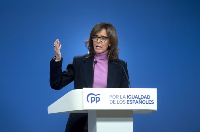 Archivo - La sotssecretària d'Organització Territorial del PP, Carmen Fúnez, durant una roda de premsa