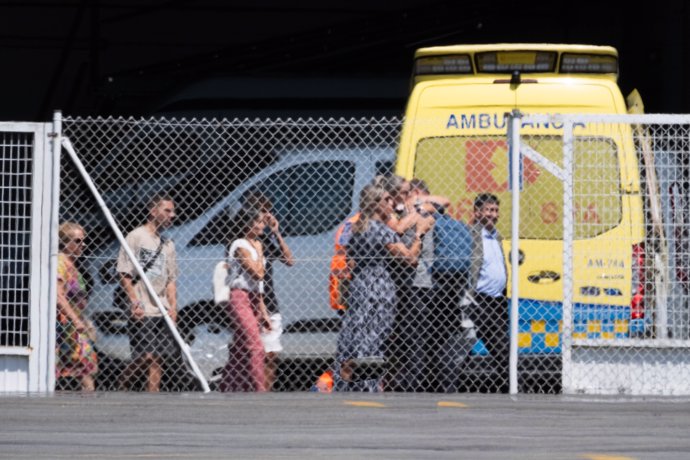 Reencuentro de los supervivientes con sus familiares y las autoridades, en el Aeropuerto Internacional de Santiago-Rosalía de Castro, a 28 de julio de 2024, en Santiago de Compostela, A Coruña, Galicia (España).