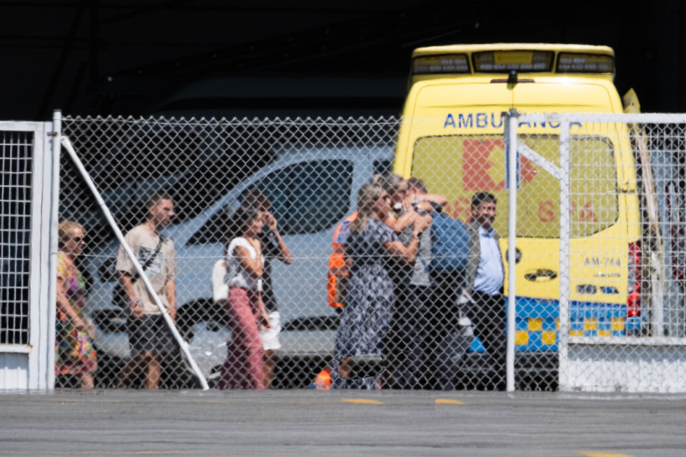Reencuentro de los supervivientes con sus familiares y las autoridades, en el Aeropuerto Internacional de Santiago-Rosalía de Castro, a 28 de julio de 2024, en Santiago de Compostela, A Coruña, Galicia (España).