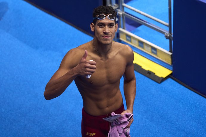 El nadador español Hugo González de Oliveira tras competir en los 100 espalda de Paris 2024