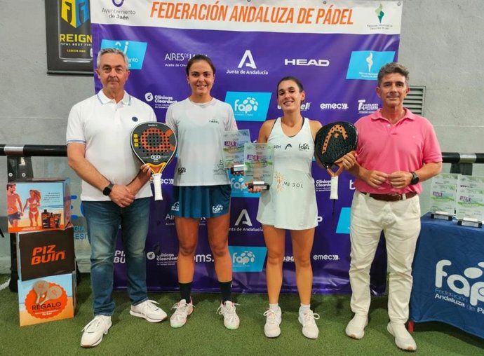 El concejal de Deportes, en la entrega de premios del Campeonato de Andalucía absoluto de Pádel, celebrado en la capital jiennense.