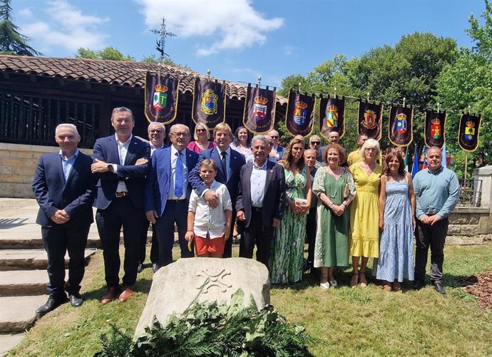 Miembros del PRC en la celebración del Día de las Instituciones en Puente San Miguel