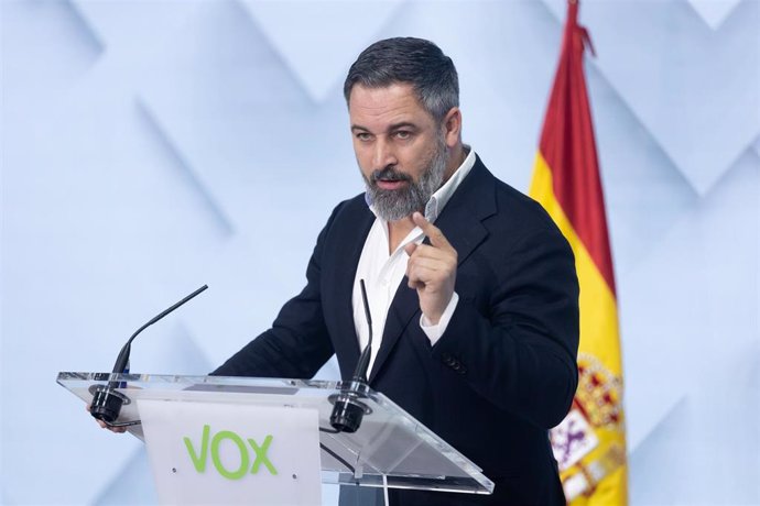 El líder de Vox, Santiago Abascal, durante una rueda de prensa posterior al Comité de Acción Política del partido, en la sede de VOX, a 8 de julio de 2024, en Madrid (España).  