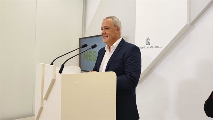 El portavoz de MÉS per Mallorca en el Consell, Jaume Alzamora, en rueda de prensa. Archivo.