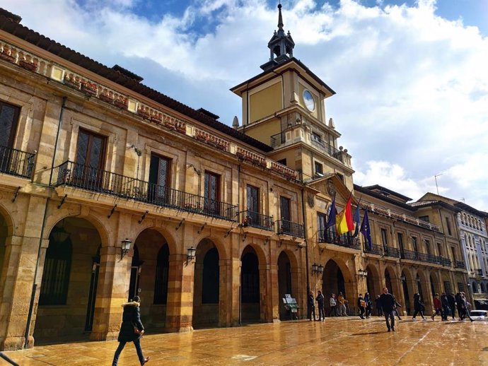 Archivo - Plaza del Ayuntamiento de Oviedo.