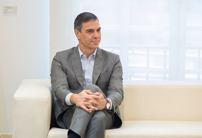 El presidente del Gobierno, Pedro Sánchez, durante una reuión con la presidenta del Banco Europeo de Inversiones, en el Palacio de la Moncloa, a 29 de julio de 2024, en Madrid (España).