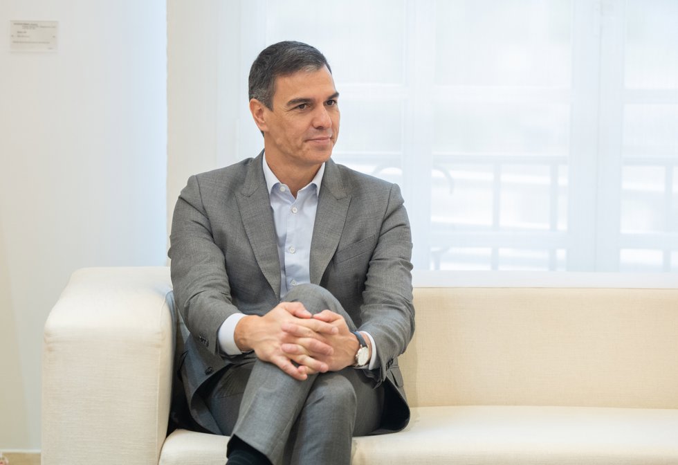El presidente del Gobierno, Pedro Sánchez, durante una reuión con la presidenta del Banco Europeo de Inversiones, en el Palacio de la Moncloa, a 29 de julio de 2024, en Madrid (España).