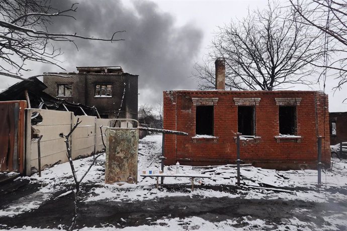 Archivo - February 10, 2024, Kharkiv, Ukraine: KHARKIV, UKRAINE - FEBRUARY 10, 2024 - Houses that caught fire as a result of the Russian drone attack on an oil depot are seen in the Nemyshlianskyi district, Kharkiv, northeastern Ukraine. As reported, seve