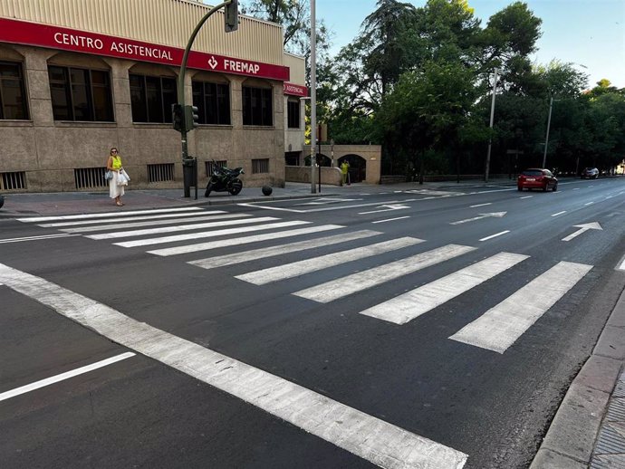 Paso de peatón repitantado en el Paseo de la Estación