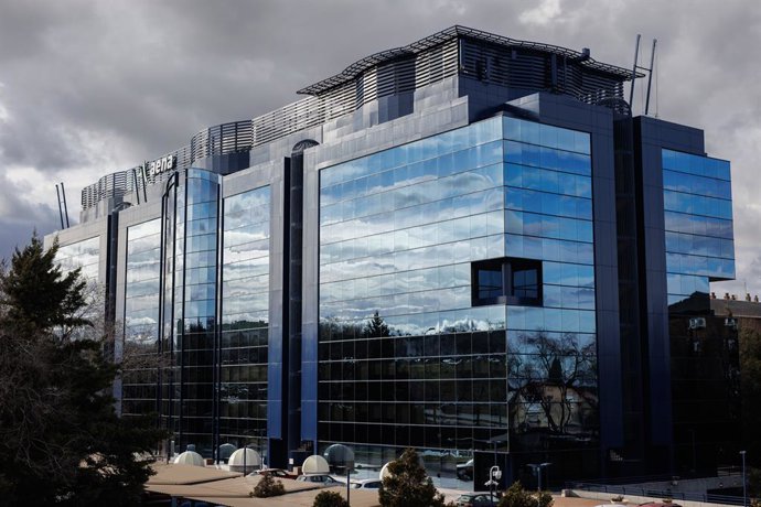 Archivo - Fachada de la sede central de Aena, a 6 de marzo de 2023, en Madrid (España). La entidad pública empresarial Aeropuertos Españoles y Navegación Aérea, también conocida como Aena, es una empresa pública española constituida en sociedad anónima qu