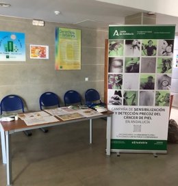 Punto de información en el centro de salud de El Torrejón (Huelva).