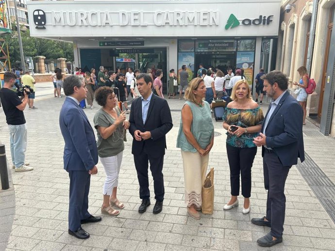 El senador por el Partido Popular de la Región de Murcia José Ramón Díez de Revenga ha exigido al Gobierno que mantenga la conexión por tren entre Murcia y Cartagena para no aislar aún más a la Región