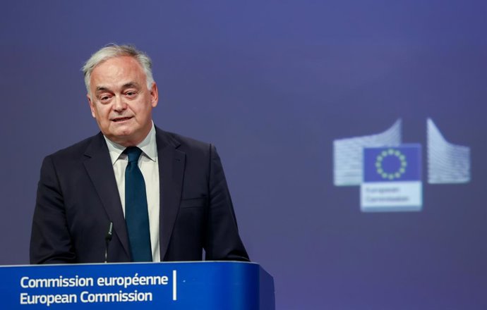 Archivo - El vicesecretario de Institucional del PP, Esteban González Pons, durante una comparecencia tras la firma del acuerdo para la renovación del CGPJ, en el Parlamento Europeo, a 25 de junio de 2024, en Bruselas (Bélgica). Bolaños y Pons han manteni