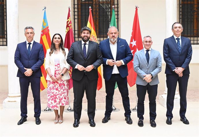 El presidente del Gobierno de la Región de Murcia, Fernando López Miras, recibe a los consejeros de Agua de la Comunidad de Madrid y la Comunidad Valenciana, así como al secretario general de Agua de la Junta de Andalucía