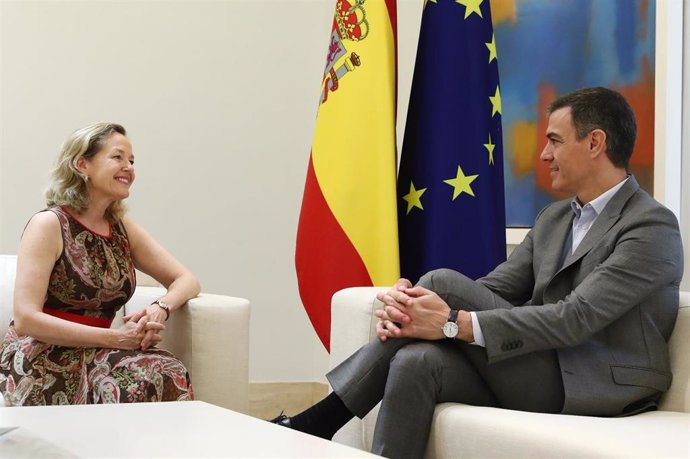 El presidente del Gobierno recibe a la presidenta del BEI, Nadia Calviño