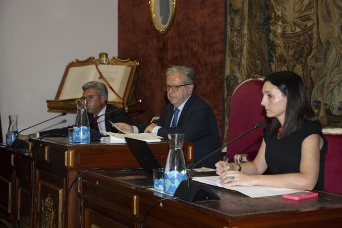 El presidente de la Diputación de Córdoba, Salvador Fuentes, durante el Pleno ordinario correspondiente al mes de agosto.